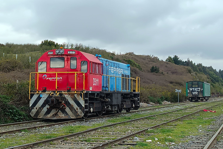 Instalaciones ferroviarias en Puerto Coronel.